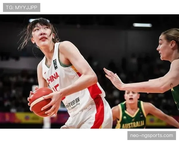 浓眉刚下场就钻进冰桶泡到脖子，这自律狠人连恢复都要卷？