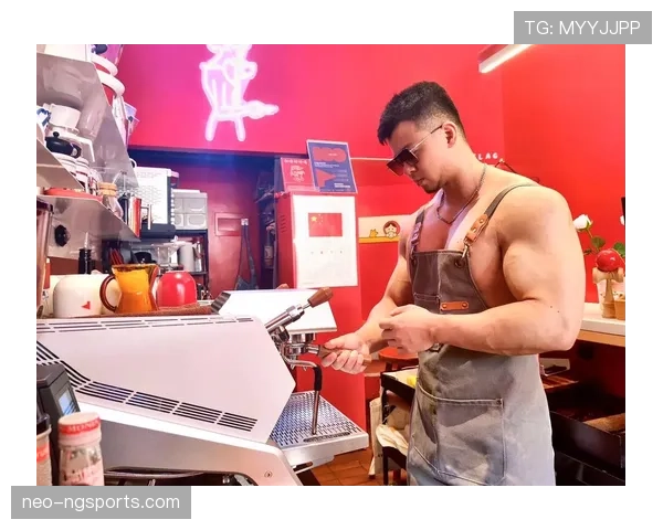 王昶训练完偷偷吃炸鸡被拍，这自律人设是不是有点绷不住了？